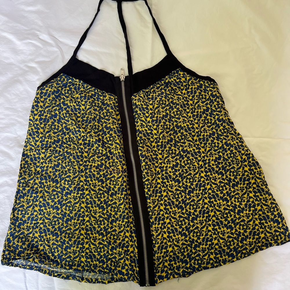 Summer top classic A-line cut with front zipper in Junior’s large size; like new